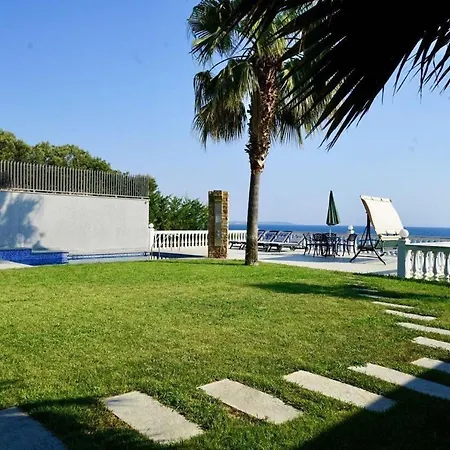 Anesi Beachfront Luxury Villa *