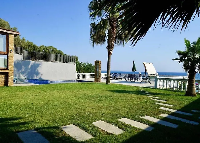 Anesi Beachfront Luxury Villa *