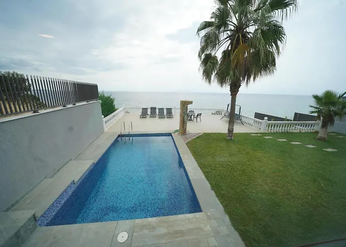 Anesi Beachfront Luxury Willa *