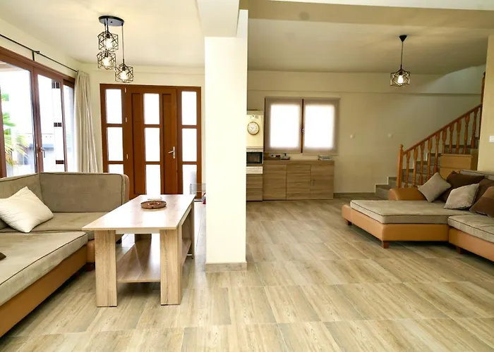 Willa Anesi Beachfront Luxury *