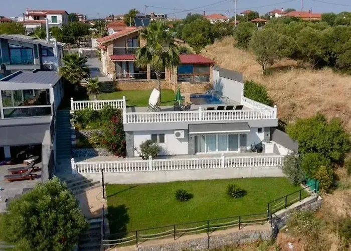 Anesi Beachfront Luxury Willa