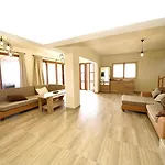Anesi Beachfront Luxury Vila *