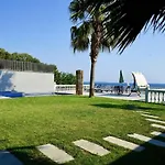 Anesi Beachfront Luxury Vila *