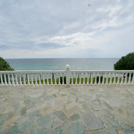 Willa Anesi Beachfront Luxury *