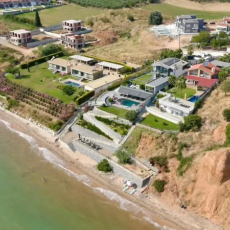 Willa Anesi Beachfront Luxury *