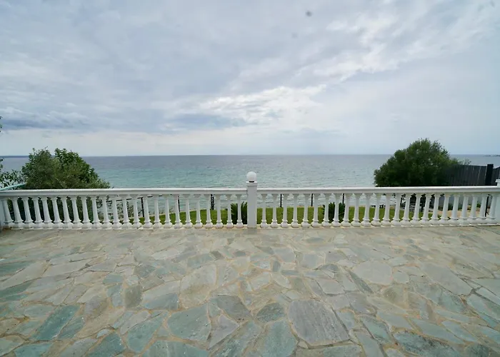 Willa Anesi Beachfront Luxury *