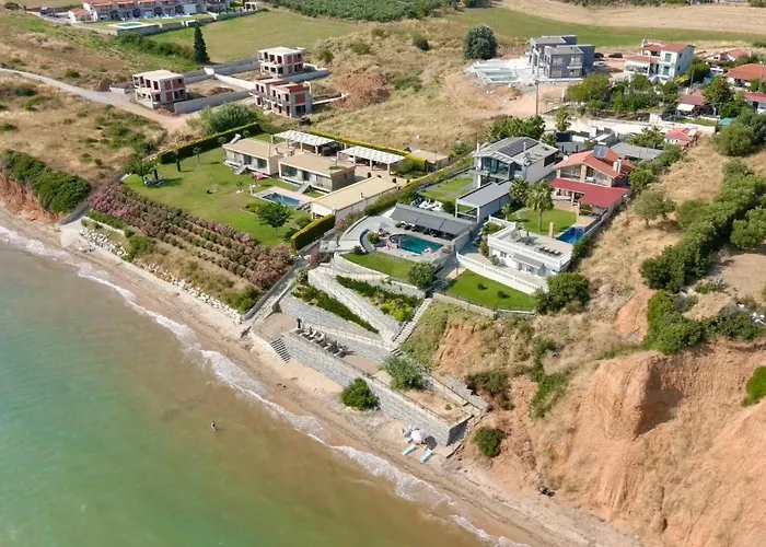 Willa Anesi Beachfront Luxury *