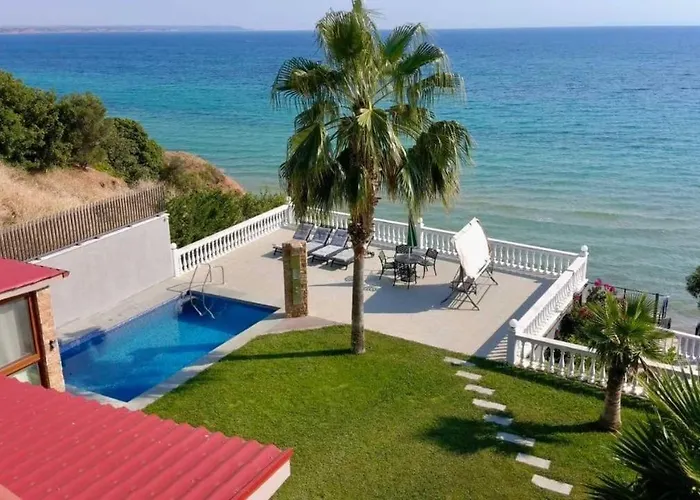 Willa Anesi Beachfront Luxury